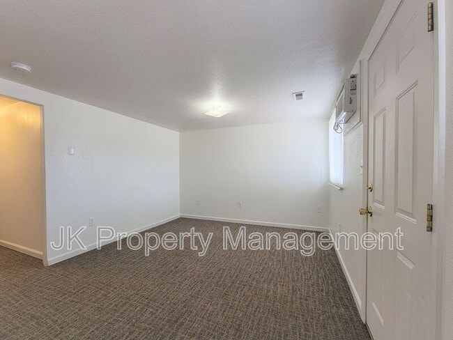 Building Photo - 4000 Ella Ave