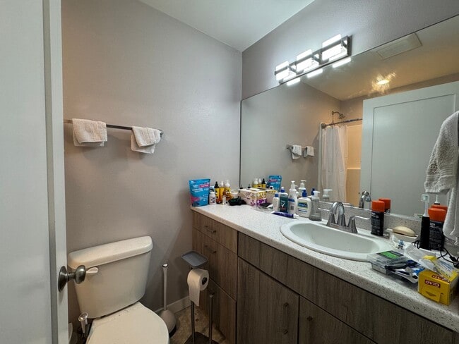 Building Photo - 6 Bed 5 Bath House Newer Updated Near Happy Valley, Fairhaven, WWU