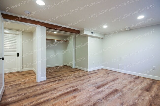 Building Photo - 2714 SE 48th Av