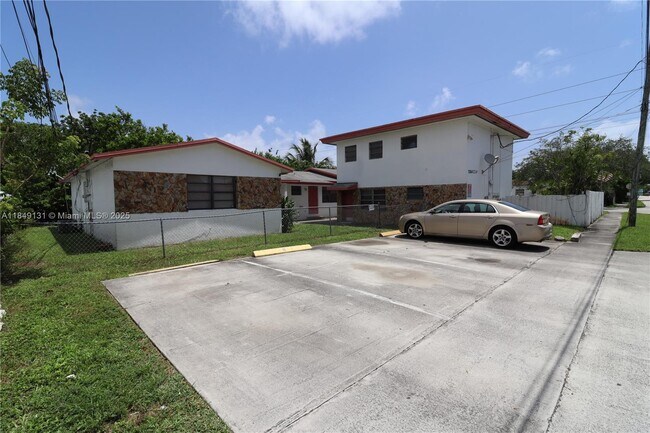 Building Photo - 1206 N 22nd Ave