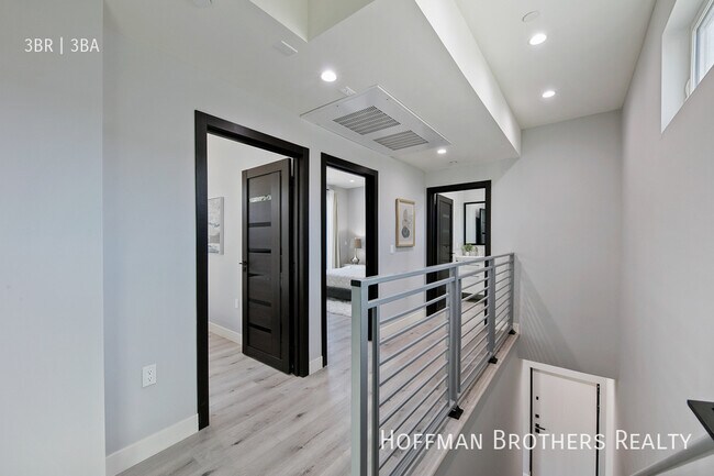 Building Photo - 15106 Roxford St