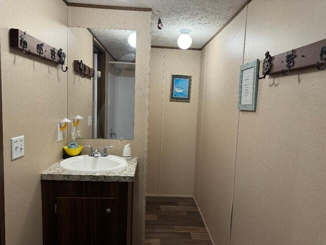 Building Photo - 9346 FL-20