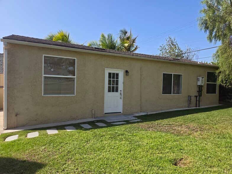 The separate guest house - 8345 Westlawn Ave