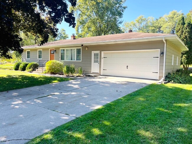 Primary Photo - 275 Oak St