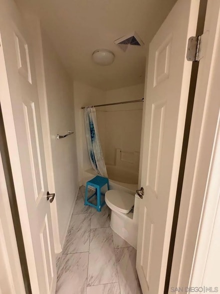 Building Photo - 2715 Lake Pointe Dr