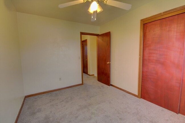 Building Photo - 5 bedroom home