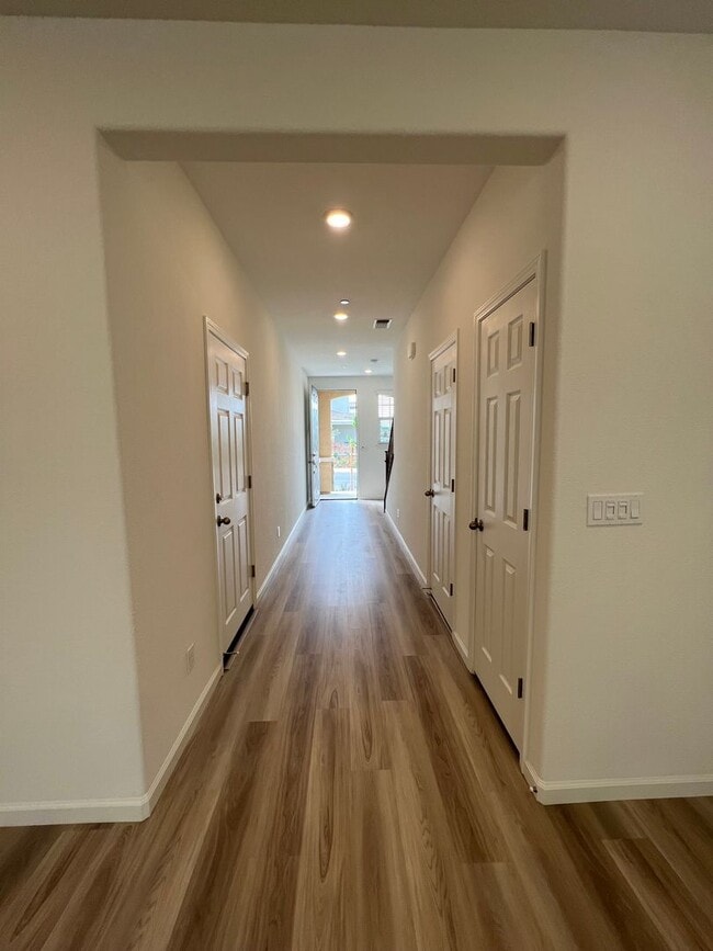 Building Photo - Beautiful 3 Bedroom Enclave at Folsom Ranch Home!