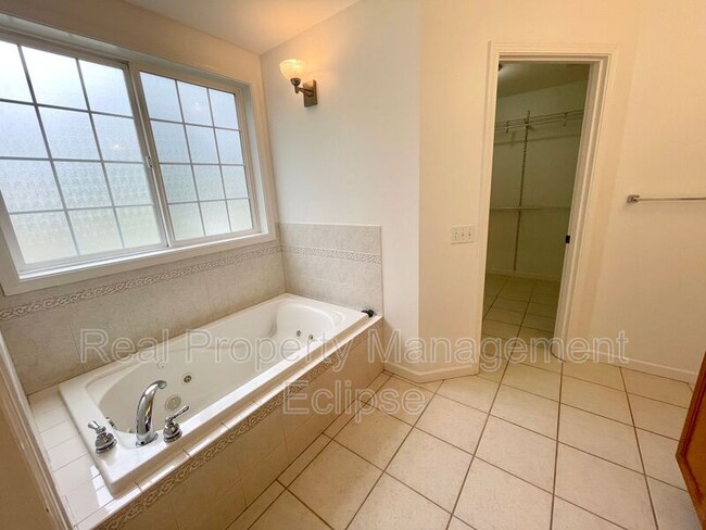 Building Photo - 315 N 155th St