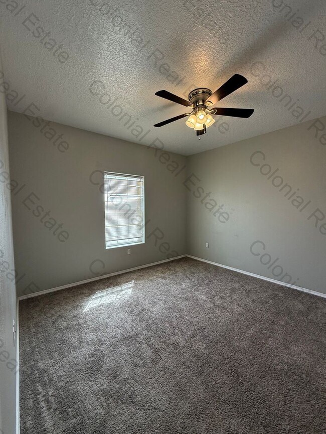 Building Photo - Beautiful 3 bedroom 2 bathroom home in a great neighborhood