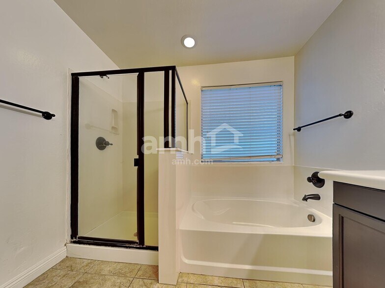 Building Photo - 3458 E Orchid Ln