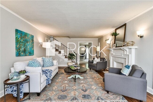 Building Photo - Beautifully Remodeled 4-Bedroom Home near ...