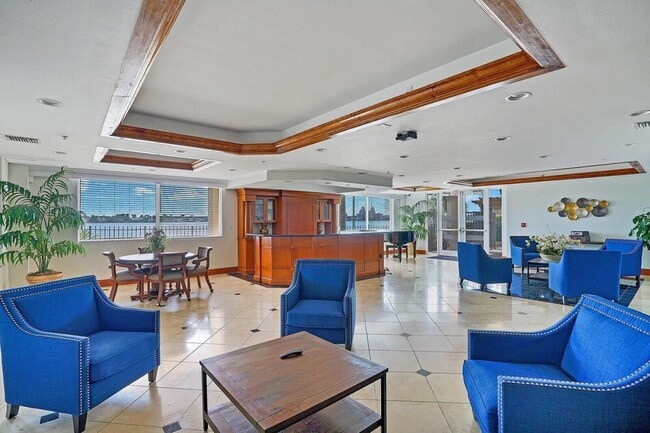 Building Photo - 1801 N Flagler Dr