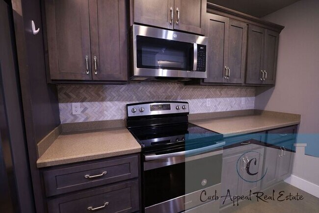 Building Photo - Beautiful, spacious 3 bed / 2 bath recently built home (Nettleton Schools) - fenced back yard!!