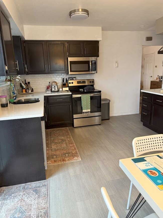 Building Photo - Lake Livin' - 3 Bed / 1.5 bath house on Lake Monona Channel