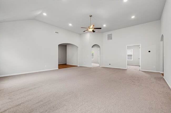 Building Photo - 4 Bedroom Ranch in Creedmoor!
