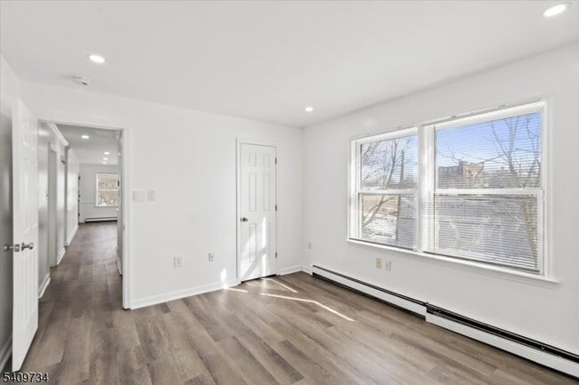 Building Photo - 17 Holsman St