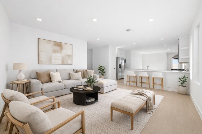 Building Photo - 6610 Sunset Velvet Dr