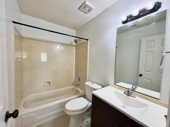 Building Photo - 251 Cross Point Cove