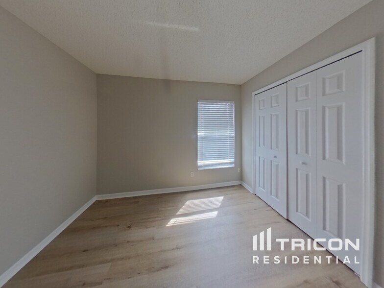 Building Photo - 4081 Lake Bluff Dr