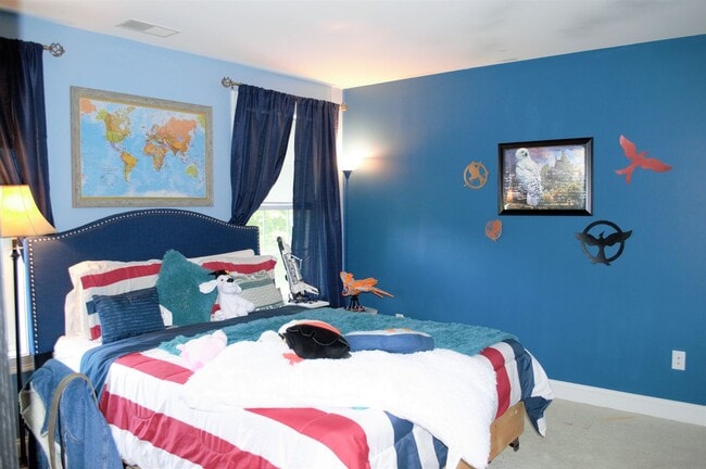Building Photo - Spacious Four-Bedroom House in the Heart o...