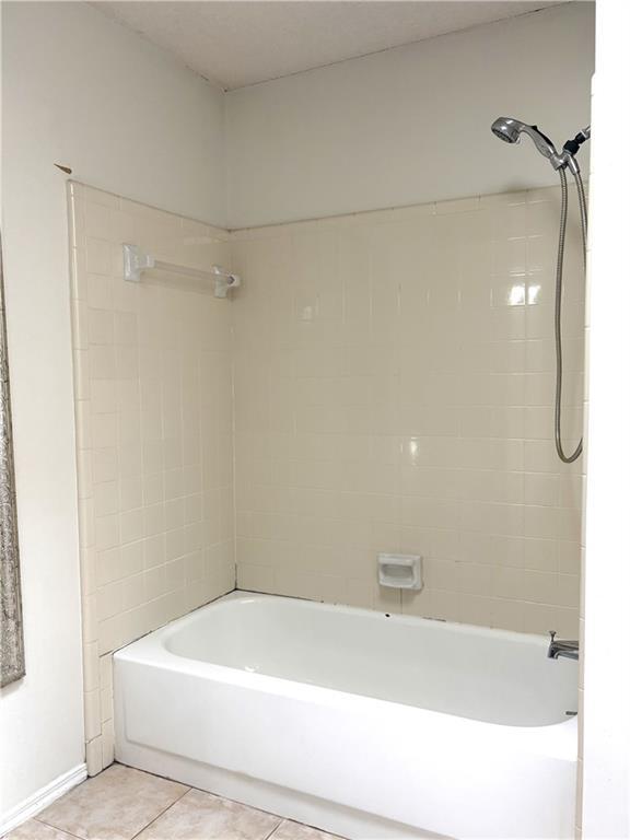 Building Photo - 5900 Grelot Rd