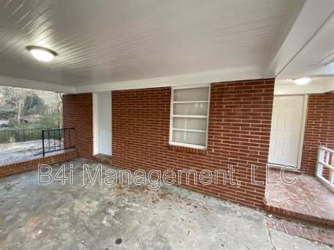 Building Photo - 10 Estes Dr