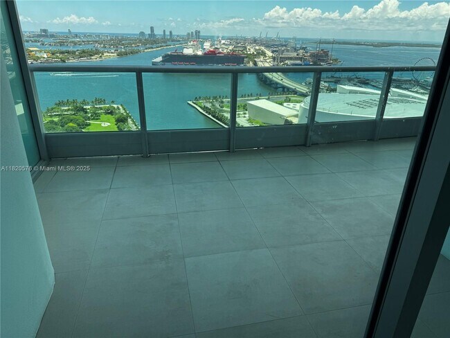 Building Photo - 900 Biscayne Blvd