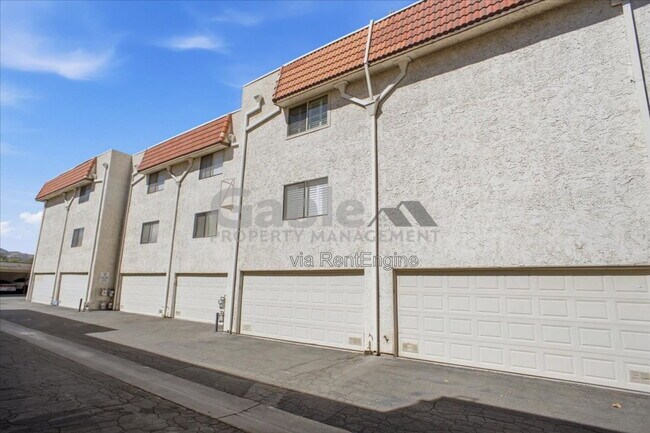 Building Photo - 18006 River Cir