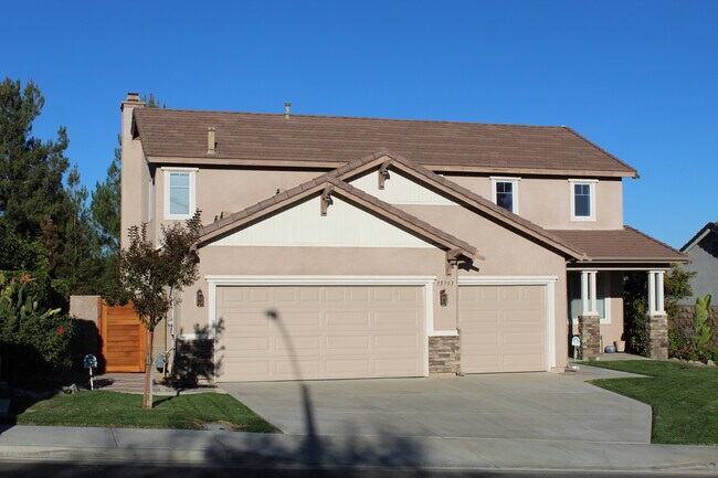 Building Photo - 35703 Date Palm St