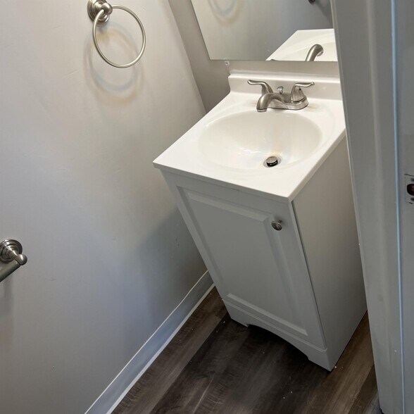 Building Photo - 1919 Widmer Ct NE