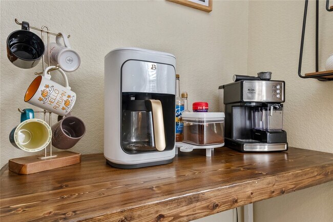 Building Photo - 4462 W Alberta St