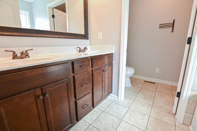 Building Photo - 3561 Aurora Dr