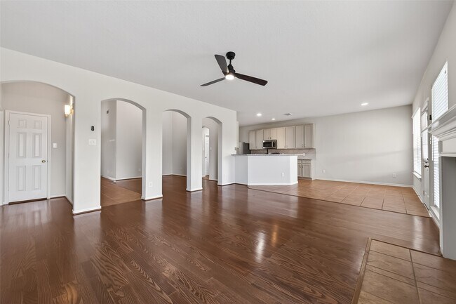 Building Photo - 14335 Plum Springs Dr