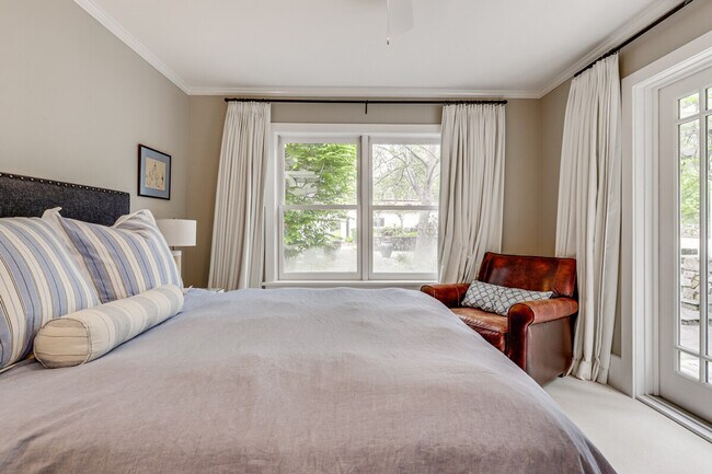 Building Photo - 6256 Dry Creek Rd