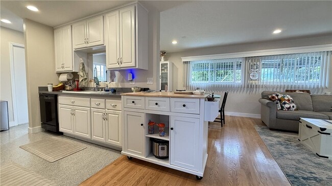 Building Photo - 6472 Brown Cir