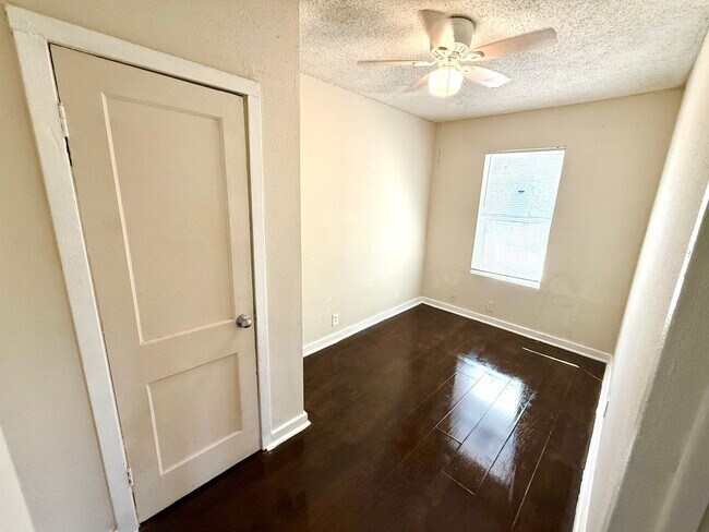 Building Photo - 617 S Palmetto St