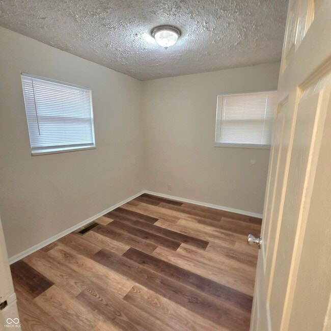 Building Photo - 4134 N Grand Ave