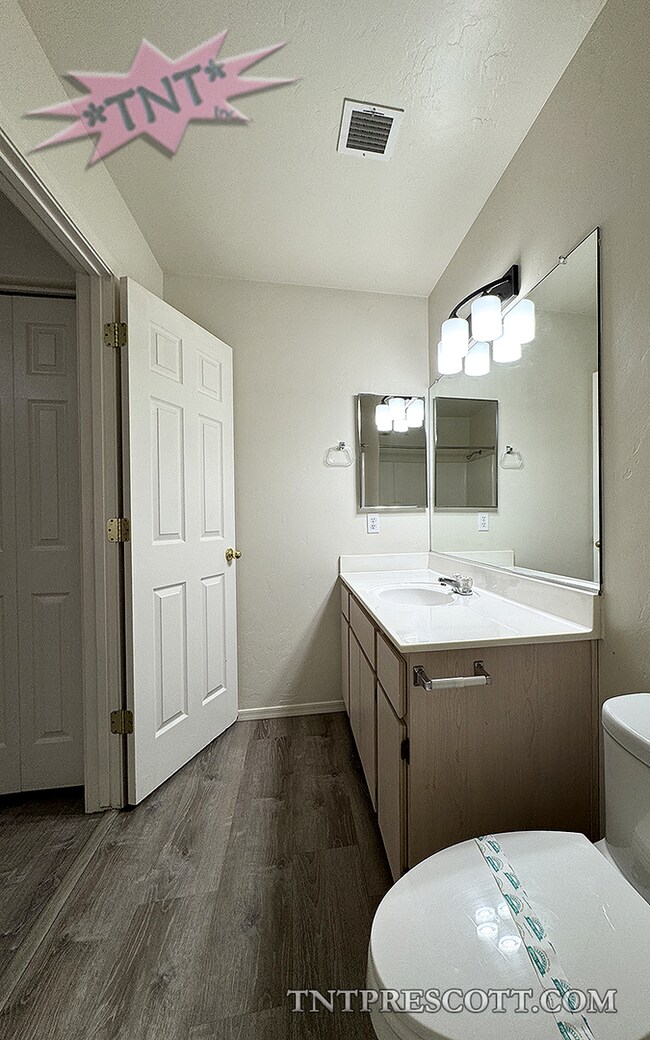 Building Photo - 0739