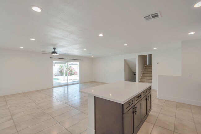 Building Photo - Amazing Tri-Level home close to ASU.  Pool and 2 Car Garage