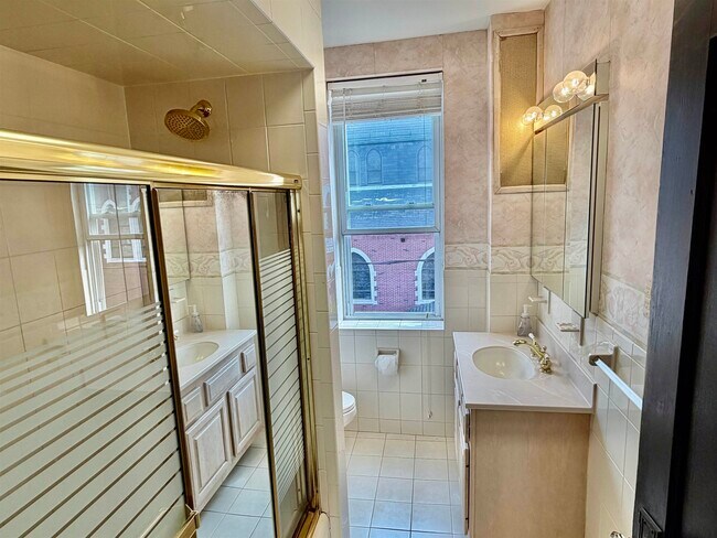 Building Photo - 336 Avenue C