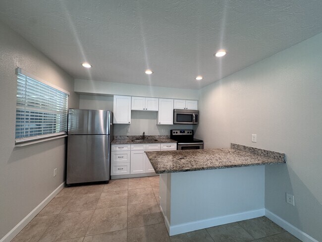 Building Photo - 205 Ave Des Parques S