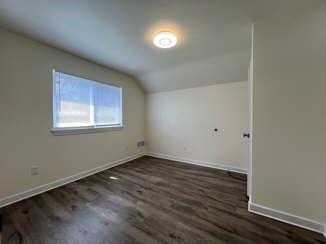 Building Photo - Updated 2BR house with off street parking!