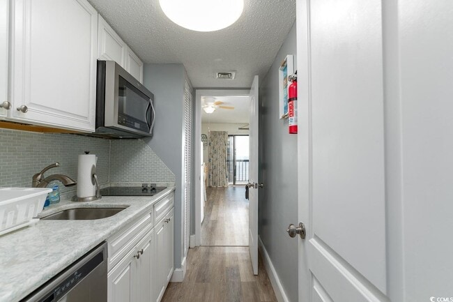 Building Photo - 201 75th Ave N