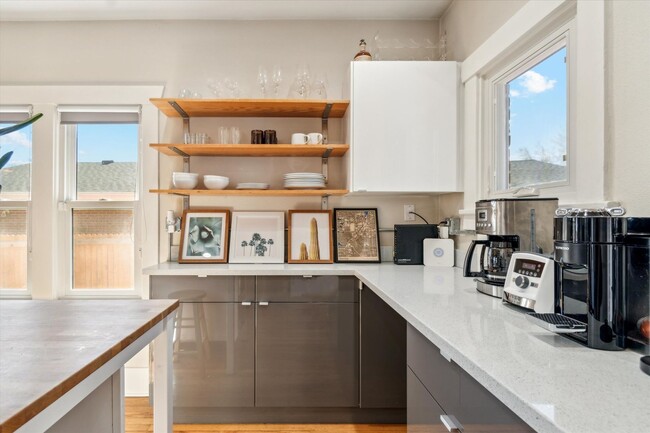 Building Photo - 3BD, 3BA Sunnyside Bungalow with 3-Car Garage