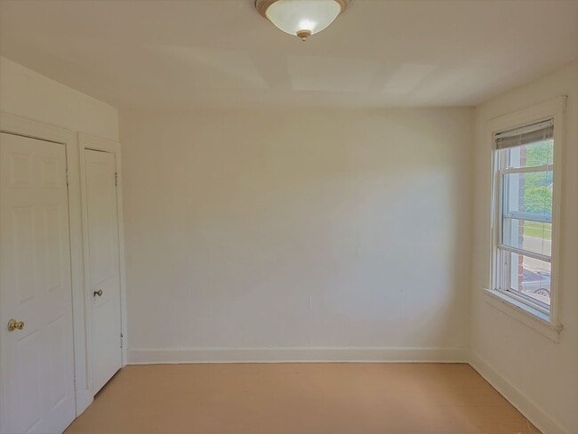 Building Photo - 1315 Byron St