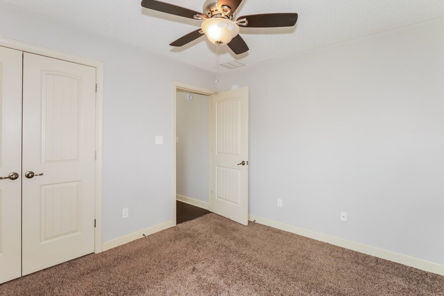 Building Photo - 3835 Farm Pond Cove W