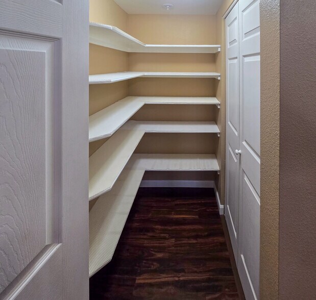 Walk in pantry - 4545 Wheaton Dr