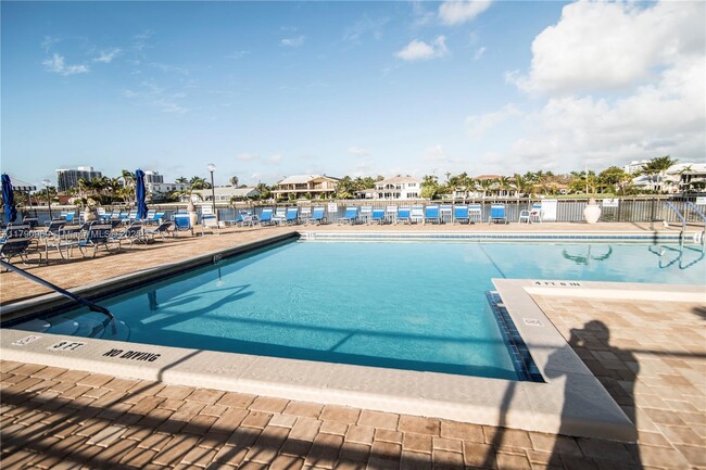 Building Photo - 2017 S Ocean Dr