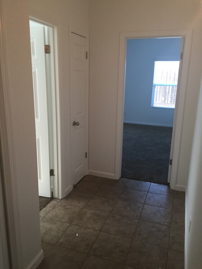 Building Photo - 3 Bedroom Brand New Madera Home for Rent