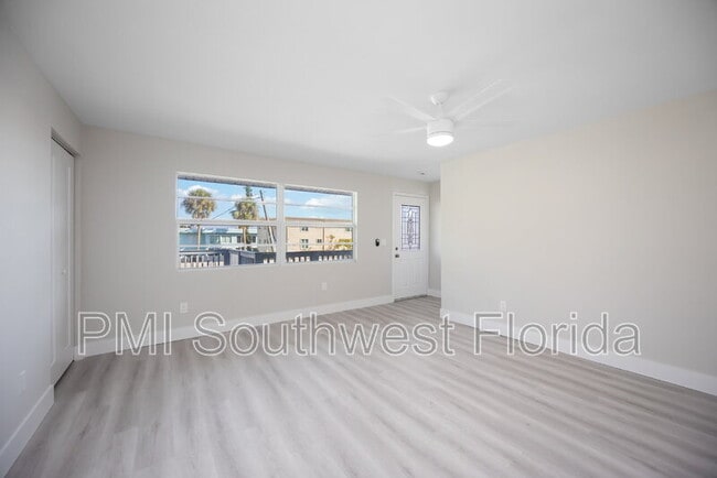 Building Photo - 5039 N Beach Rd